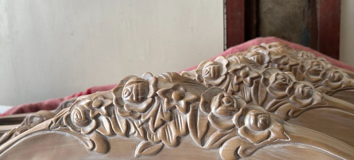 The roses are cut, not cast.